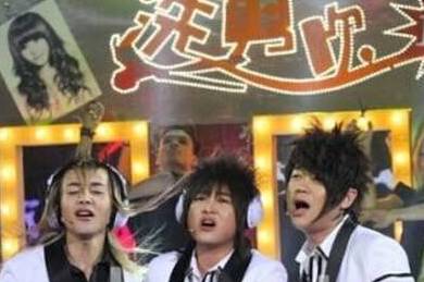 澳洲花园门口人气最旺盛的理发店老板跑路！原VIP卡须再充500元才能用？新店家：不强制，旧卡可继续用