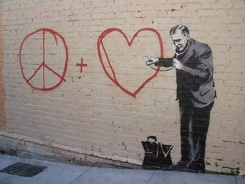 GD的个人标记竟然隐藏着这种神秘含义|潮牌中出现的*动反**符号大揭发！