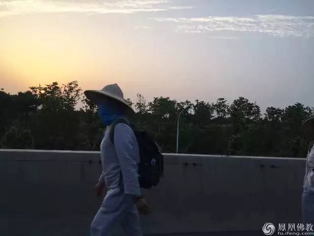 徒步登九华山,九华山徒步朝拜攻略视频