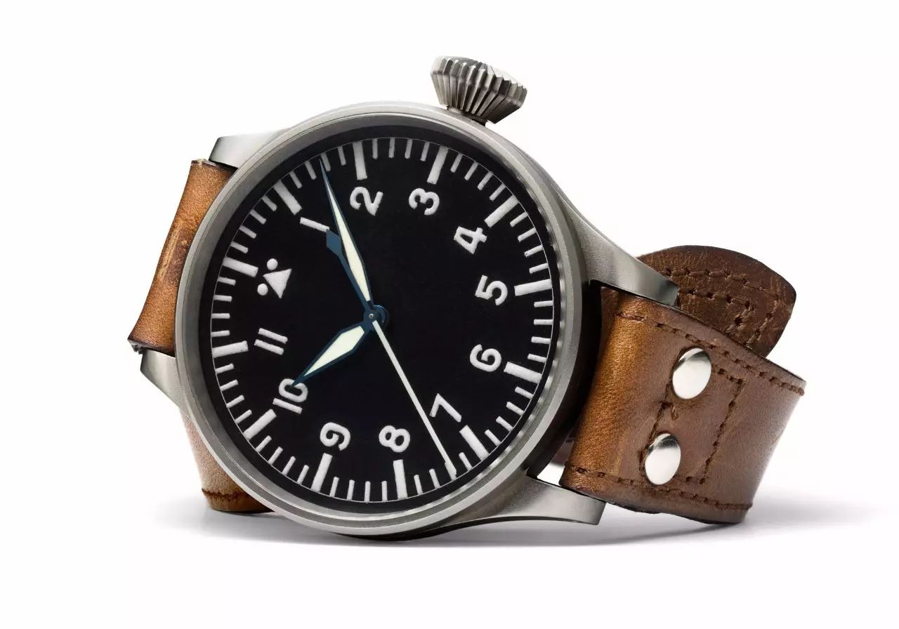 女人戴表戴在左手还是右手比较好,女人戴表不管贵还是便宜