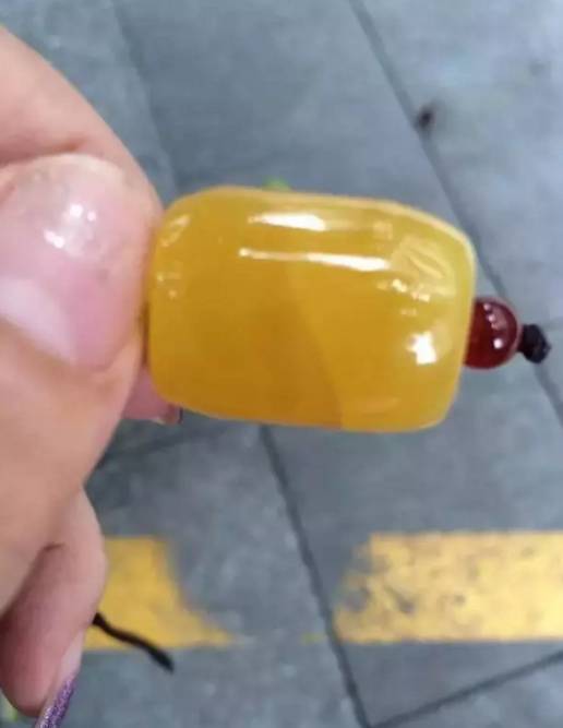 蜜蜡可以存放多长时间,蜜蜡每天要放在清水里保养么