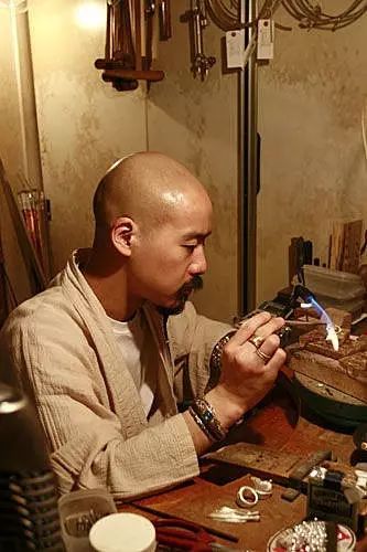 配饰除了丝巾还有什么,日本复古银饰品牌