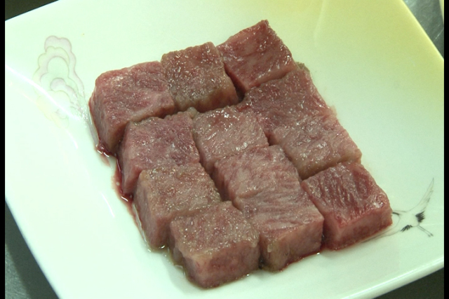 带出过米其林餐厅的中餐总厨搭上全球精挑食材，这间餐厅就是要给你至尊口感