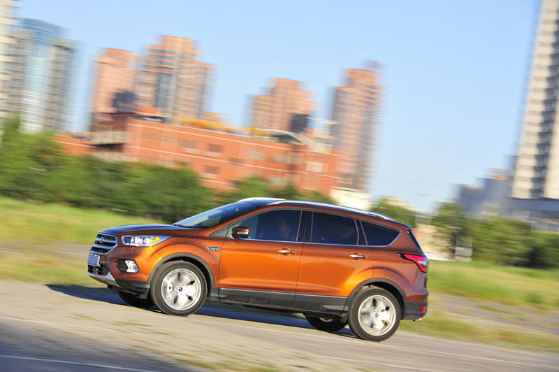 科雷傲和翼虎哪个值得购买,雪佛兰探界者和雷诺科雷傲