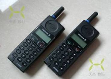 朋友圈被“10年前的手机”刷屏了，小布老泪纵横······