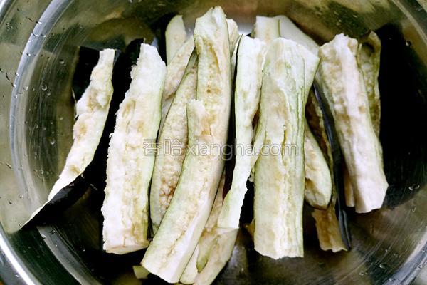 生拌茄子丝,生拌茄子和青椒的独特做法