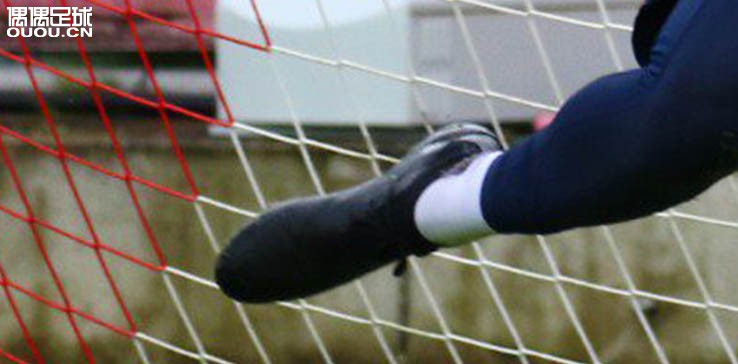 高清欣赏胡梅尔斯和诺伊尔上脚猎鹰2018