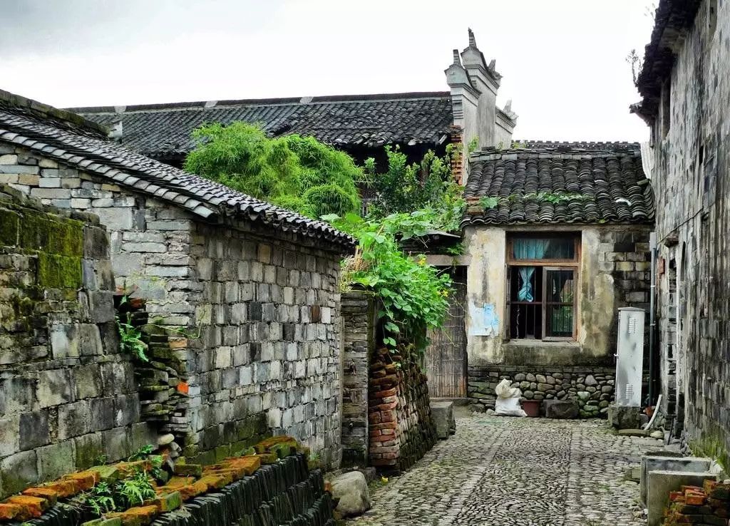 你绝对想不到，在一个唐朝古镇里，藏着大师王灏操刀的纯木客舍！