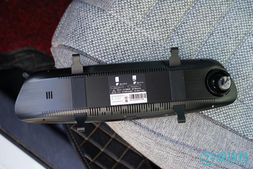 小蚁行车记录仪后视镜版开机,小蚁行车记录仪带循环录像功能