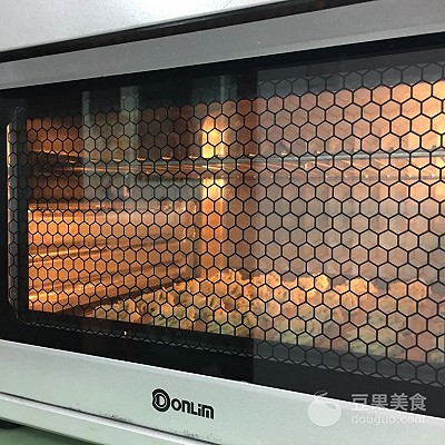 葱香曲奇饼干的做法,葱香曲奇饼干的烤箱做法