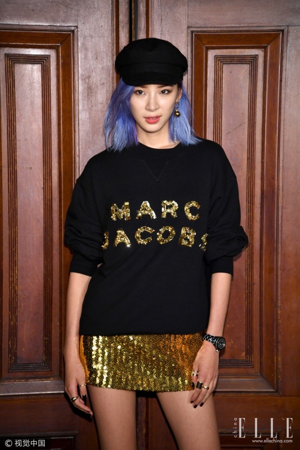 周冬雨戴超大珍珠耳环,周冬雨同款不对称耳环