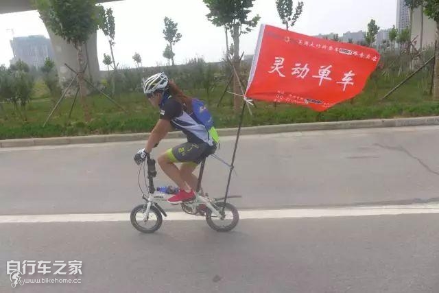 粉丝齐聚,欢畅骑行