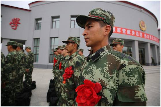 00后军人小哥哥变装,怎么成为帅气的兵哥哥