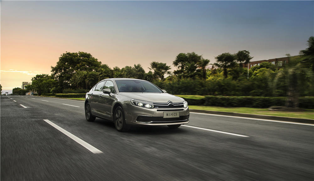 雪铁龙c5天逸1.6t试驾视频,2020款雪铁龙c5aircross试驾