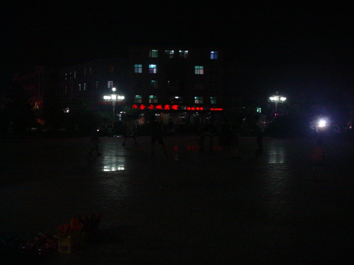 一个人一台车到西藏,一个人一辆车直通拉萨