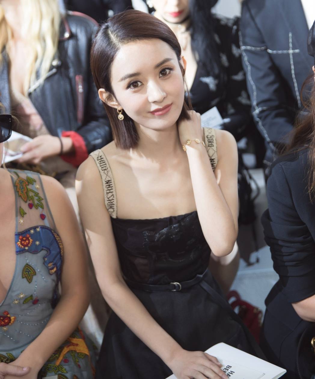 想偶遇赵丽颖吗?在巴黎时装周,她一定会去这十家咖啡馆!