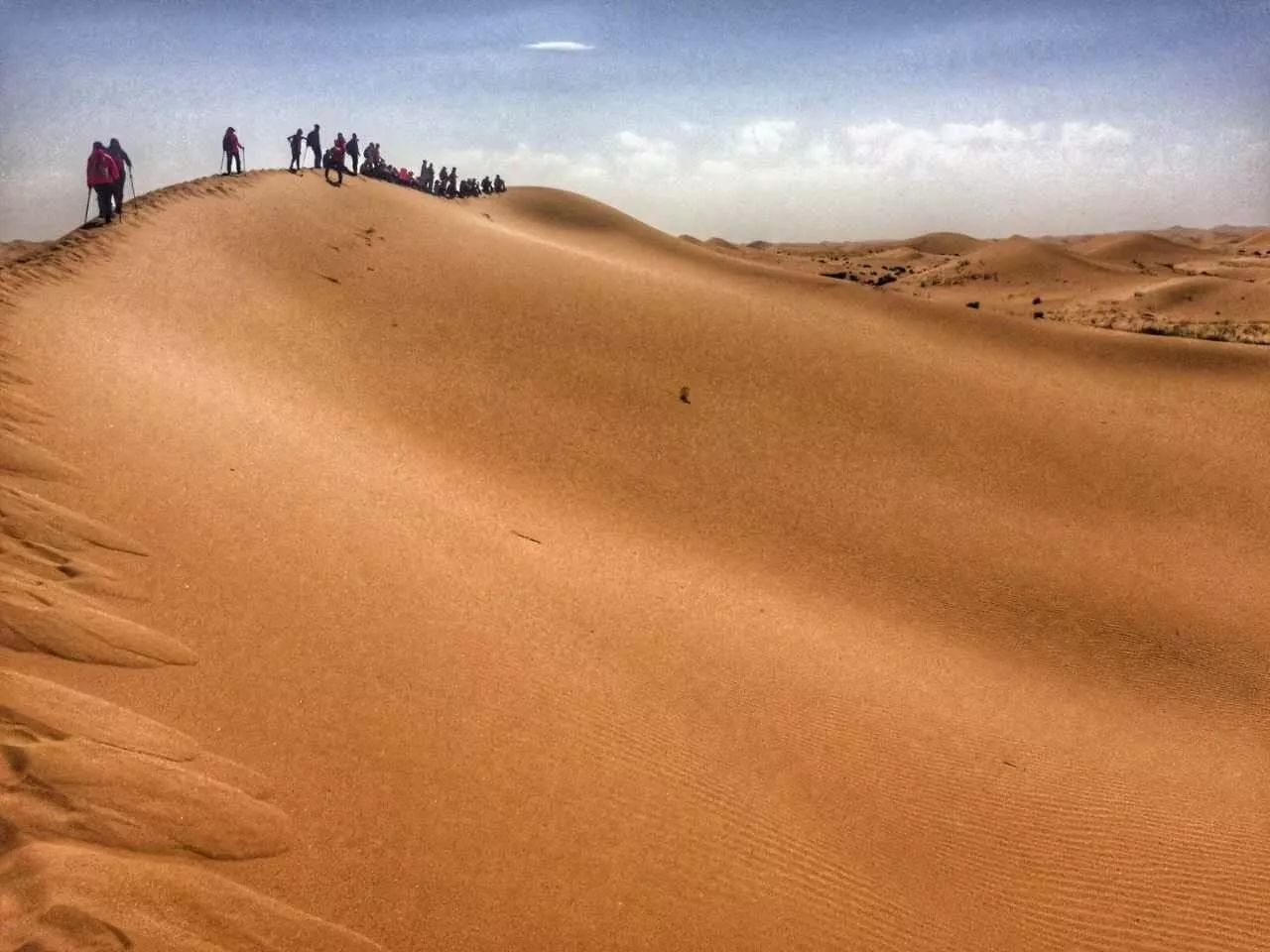 腾格里沙漠的徒步活动,腾格里沙漠五湖穿越徒步怎么参加