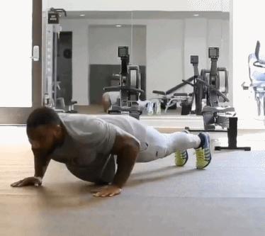 标准俯卧撑做10个都难该怎么提升,一个俯卧撑都做不了的女生