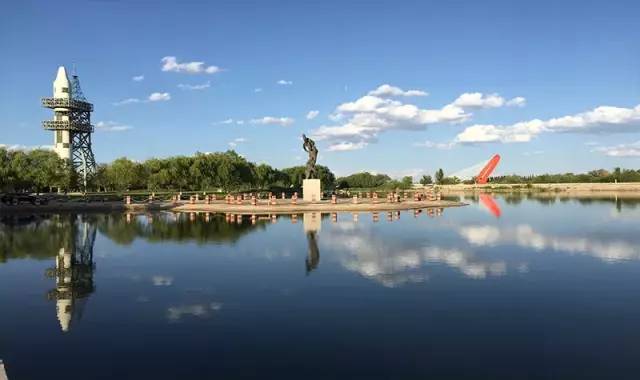 额济纳胡杨林10月份旅游攻略,额济纳旗旅游住宿