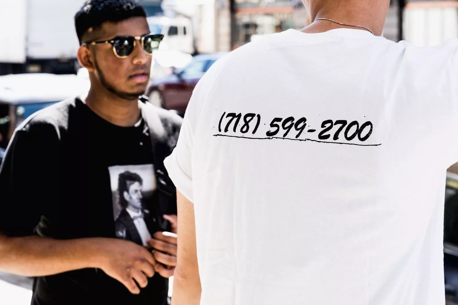 潮牌｜Supreme布鲁克林店外，一大片“人民币”满街走！