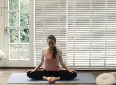 瑜伽盘腿怎么样,瑜伽中盘腿有什么好处