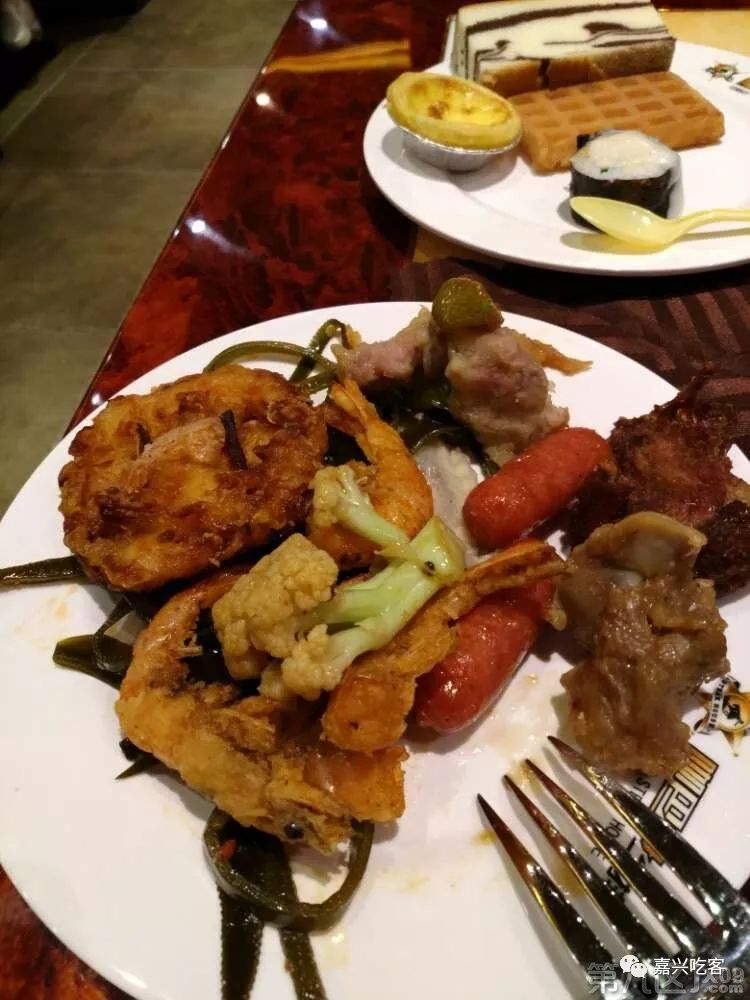 网友说｜点一份牛排竟能免费吃几十道菜，还有这种好事？