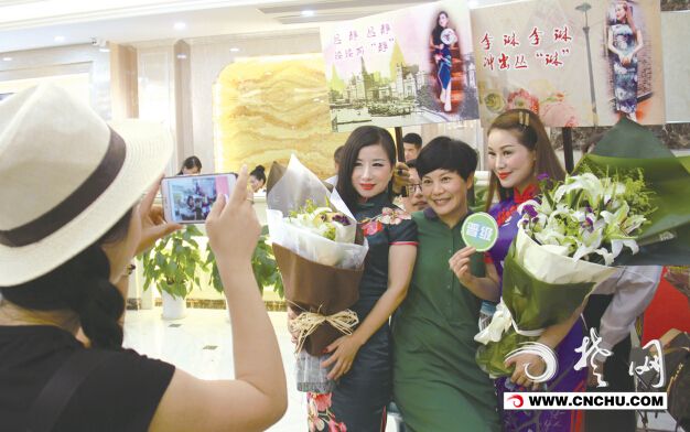 旗袍佳丽表演旗袍秀,荆州旗袍展