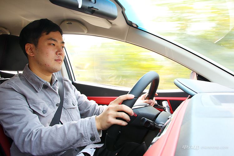 试驾江淮iev,试驾江淮v7