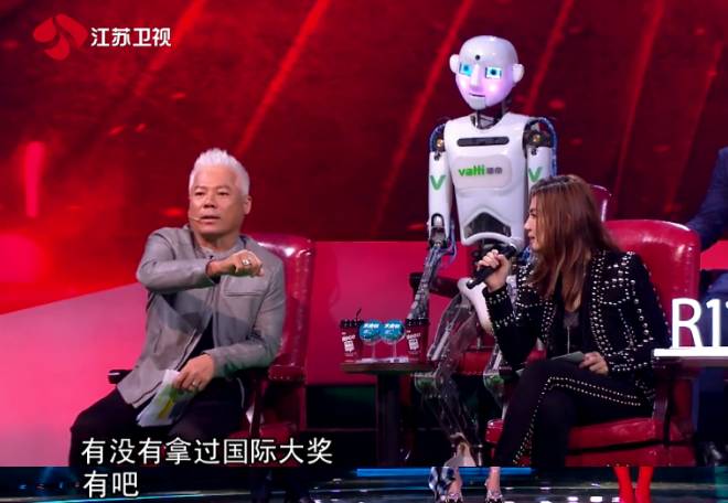 张杰鹿晗真心英雄,张杰篮球场踢足球