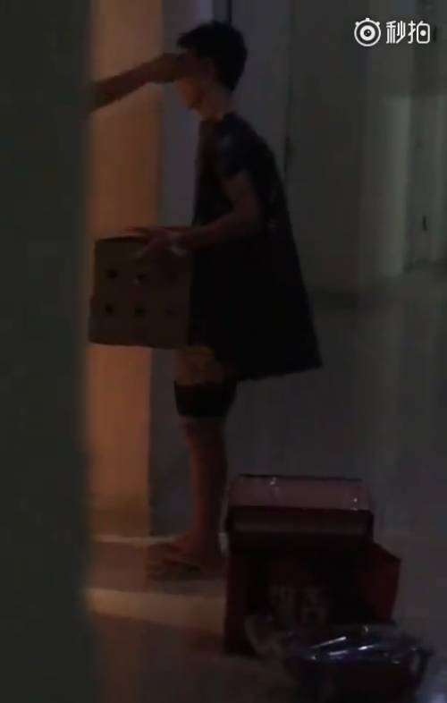 迟到5分钟，哭了半小时……天冷了，心不能寒