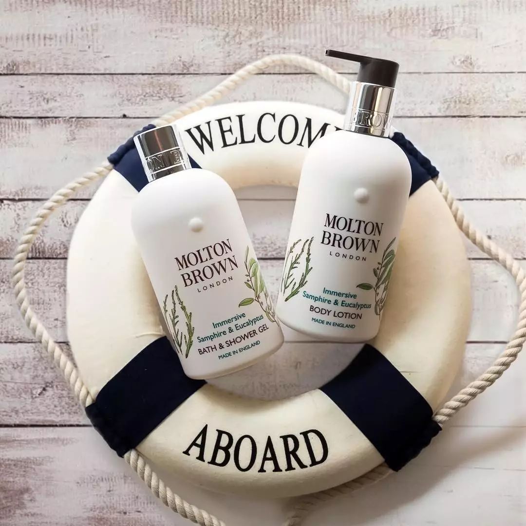 好痒啊！我除了能给你一个痒痒挠，还能给你一瓶身体乳！