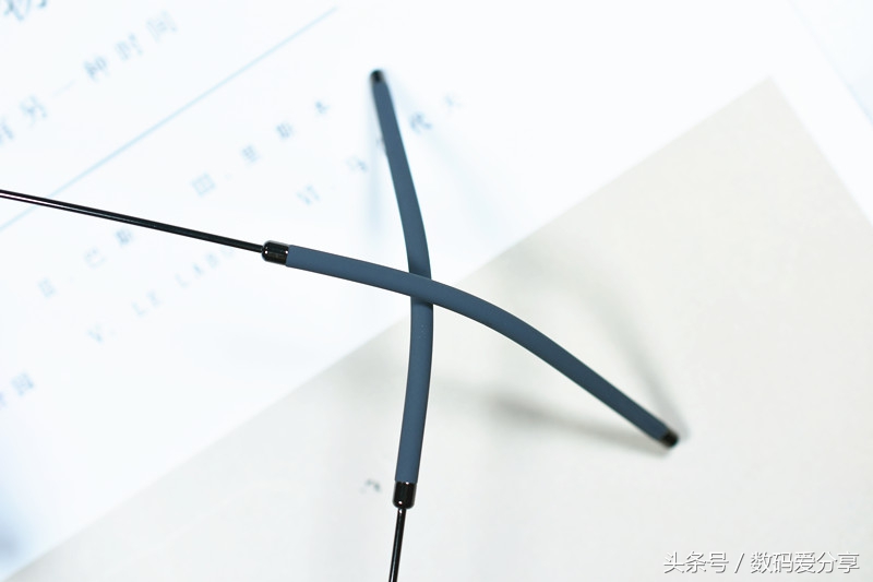 尼龙偏光镜片+不锈钢镜架+无边框设计，这款高品质太阳镜只卖229元，难怪雷军也喜欢！