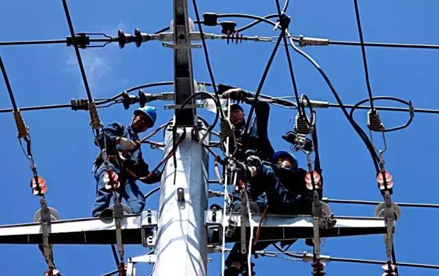 凌晨5点西安的街头感人一幕,西安高温40度搞笑视频