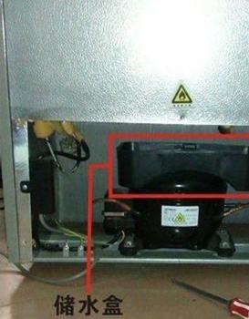 冰箱冷冻室结了很厚的冰门打不开,老式冰箱冷藏室老是结冰怎么办