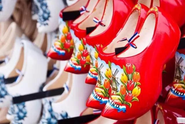 出国旅行伴手礼，买这些就对了！