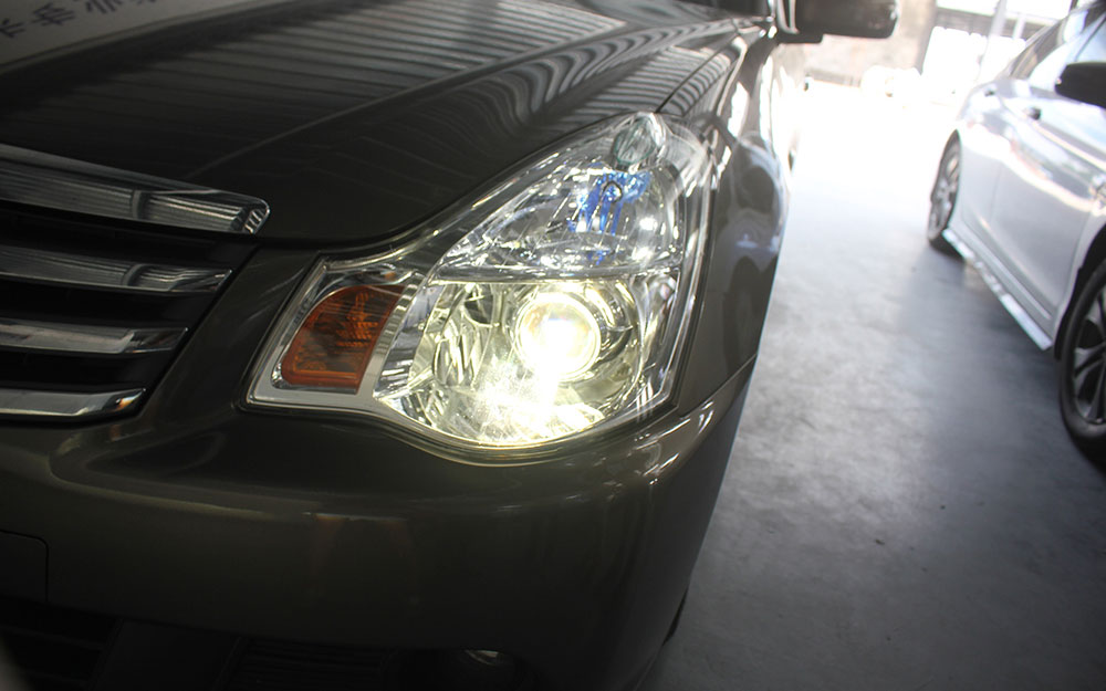 轩逸经典大灯怎么不太亮,轩逸经典大灯灯泡型号