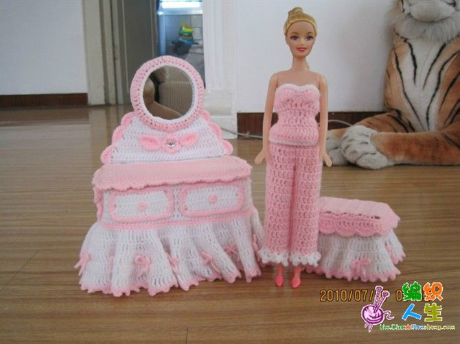 装扮芭比公主家,装扮自己的芭比娃娃