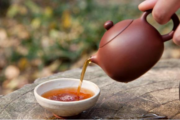 普洱茶陈香和糯香哪个更好喝,普洱熟茶中呈现出陈香特点的物质