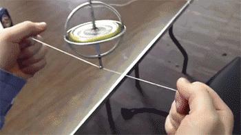 通俗讲解陀螺仪原理,陀螺仪能稳定是什么原理