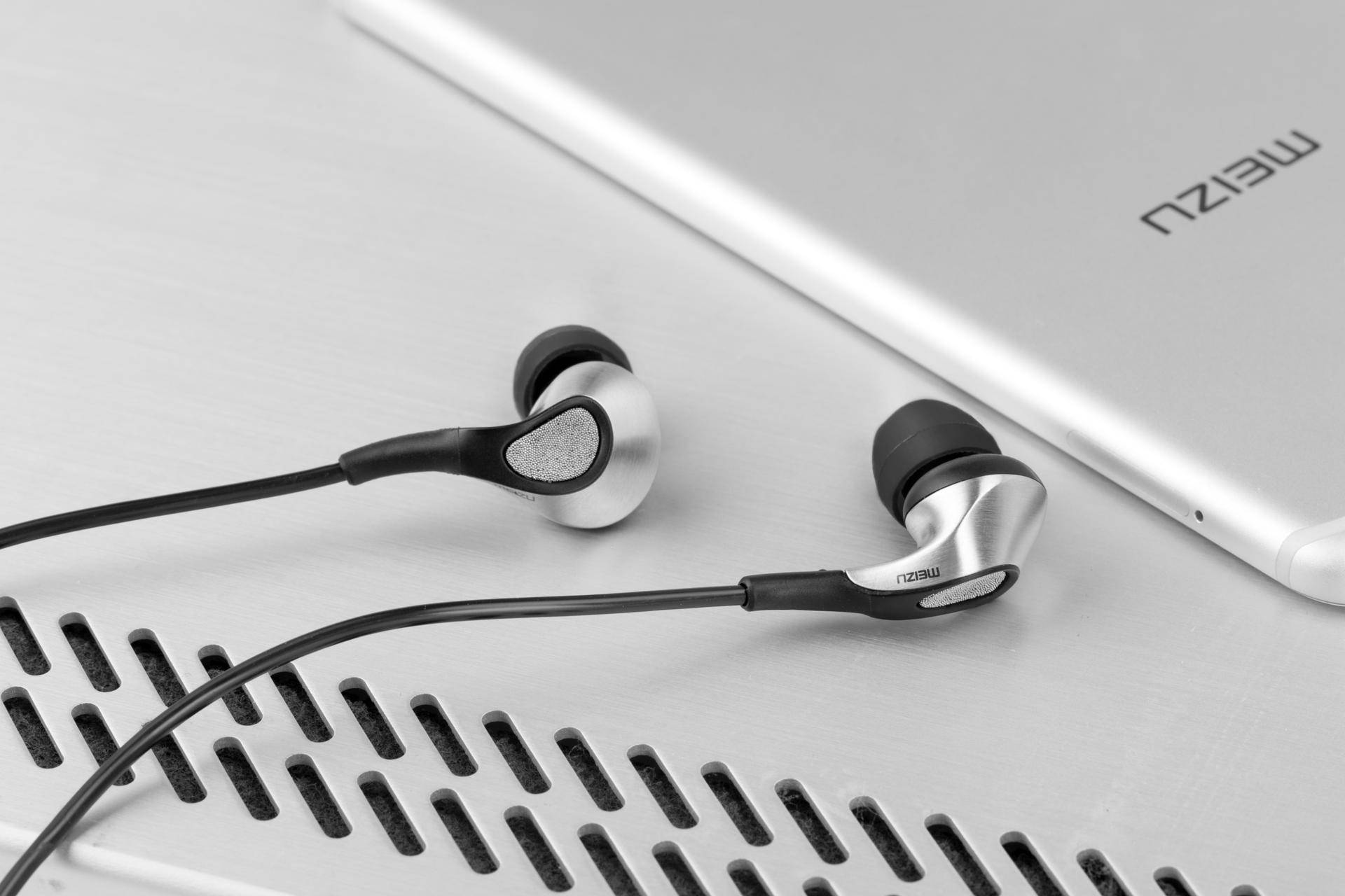 你信不信，魅蓝这Flow耳机的舒适感，总让你忘记一件事