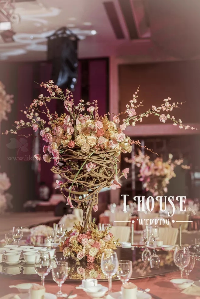 户外婚礼场景布置效果图,红色系婚礼户外布置场景