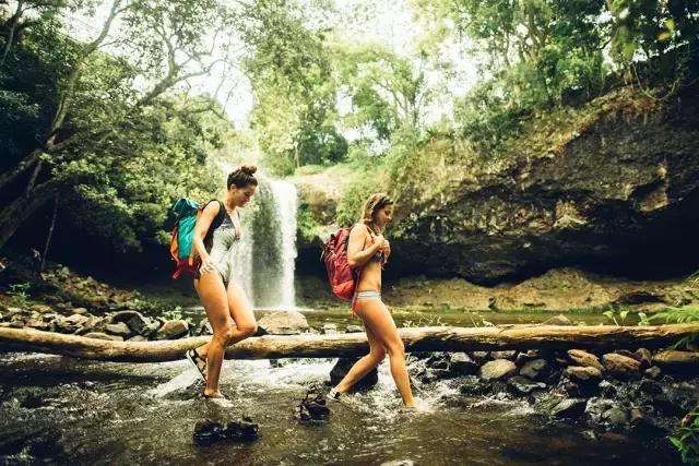 无论狂风暴雨还是烈日炎炎，穿上Teva都能从容面对！