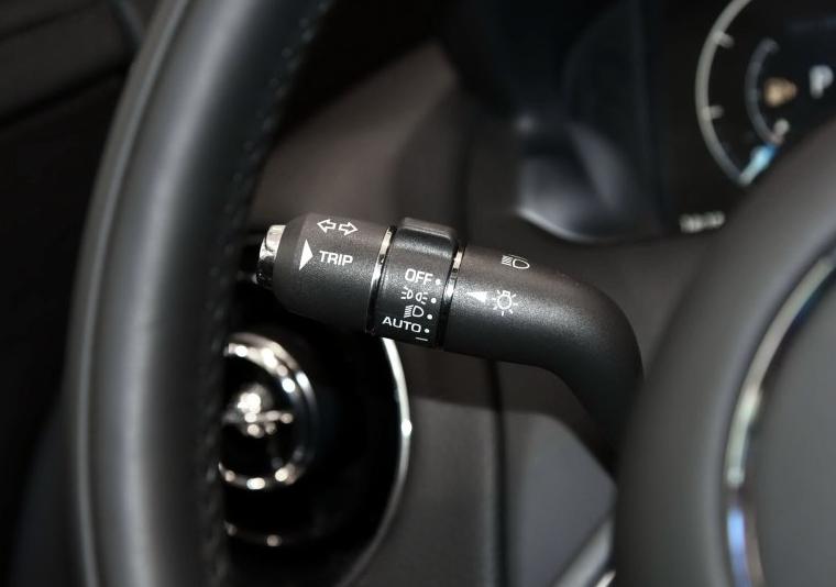 捷豹xjl四驱全景商务版落地多少钱,一步到位买suv