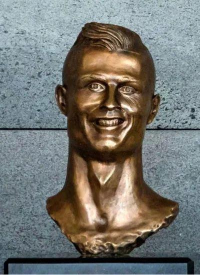 画c罗背身图片,残疾人用脚画c罗