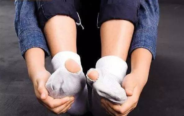 解决袜子破洞的技巧和方法,袜子破洞了