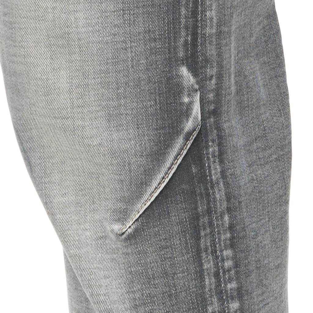 别争了，至少在牛仔裤这件事上，C罗肯定比梅西强