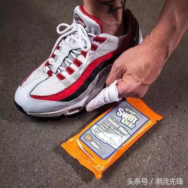 干掉一位鞋头很简单，你只需要踩脏他的球鞋！