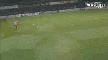 这是个让人头皮发麻的进球,这是我见过最夸张的进球