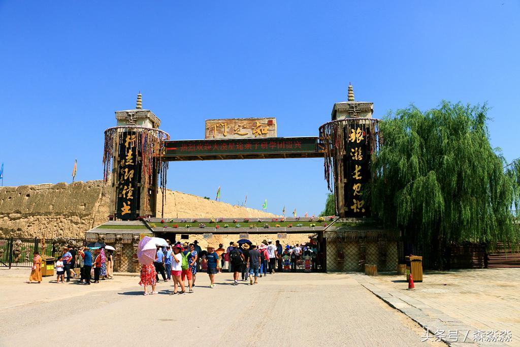 西部影视城荒凉,西部影视城漫天黄沙