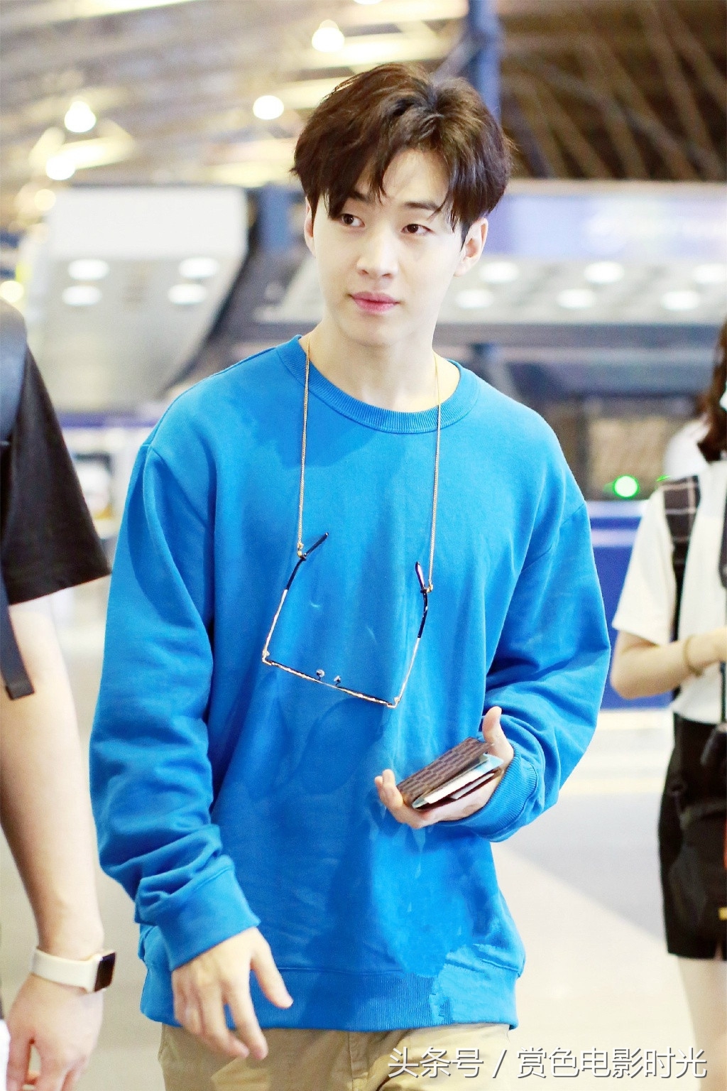 刘宪华穿全黑look,刘宪华穿棉服视频